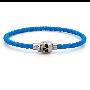 Alexander McQueen men’s Light blue magnetic Skull leather bracelet ..brand new